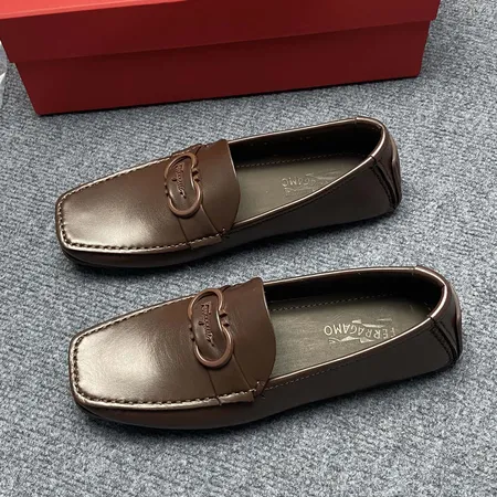 フェラガモ カジュアルシューズ