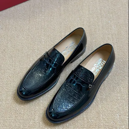 フェラガモ カジュアルシューズ