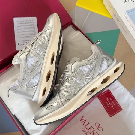 ヴァレンティノ スニーカー