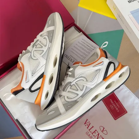 ヴァレンティノ スニーカー