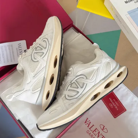 ヴァレンティノ スニーカー