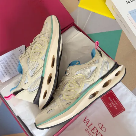 ヴァレンティノ スニーカー