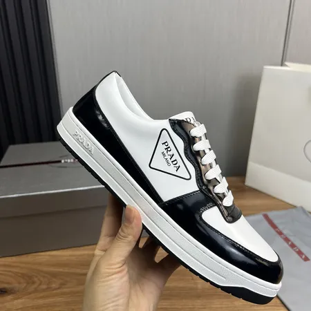 プラダ カジュアルシューズ