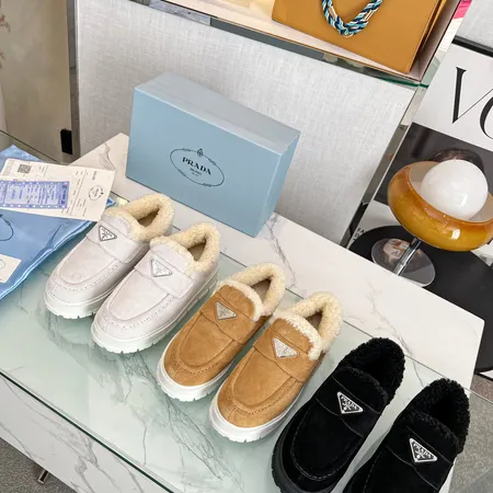 プラダ カジュアルシューズ