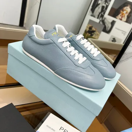 プラダ カジュアルシューズ