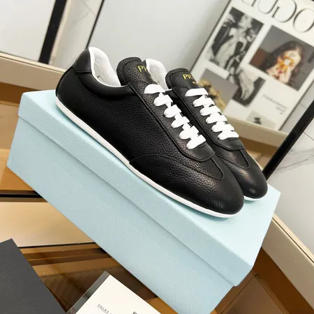 プラダ カジュアルシューズ