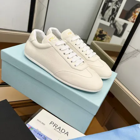 プラダ カジュアルシューズ