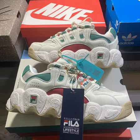 フィラ スニーカー