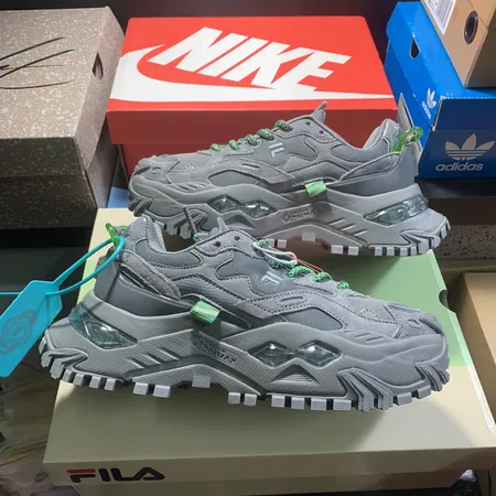 フィラ スニーカー