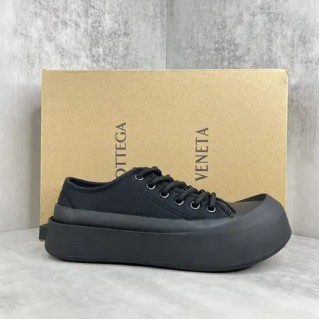 ボッテガ ヴェネタ カジュアルシューズ