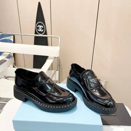 プラダ カジュアルシューズ