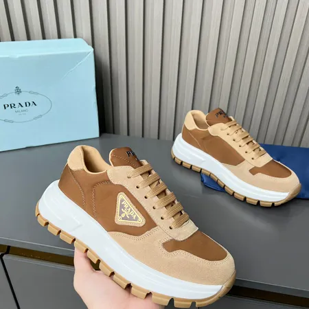 プラダ カジュアルシューズ
