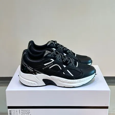 ジバンシィ スニーカー