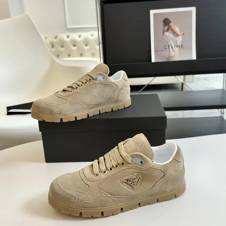 プラダ カジュアルシューズ