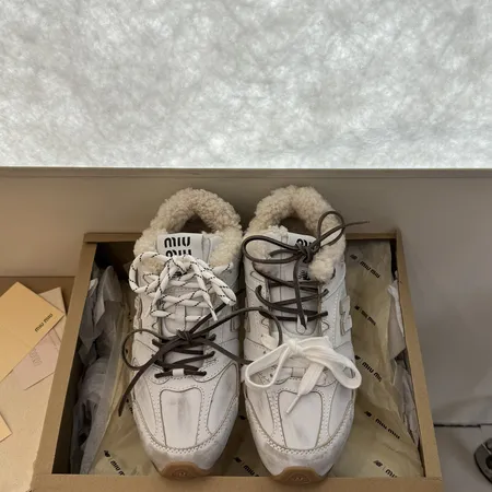 ミュウミュウ スニーカー