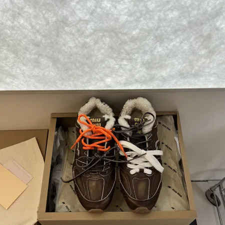 ミュウミュウ スニーカー