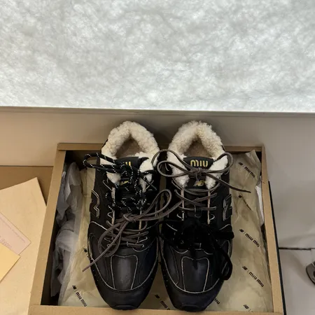 ミュウミュウ スニーカー