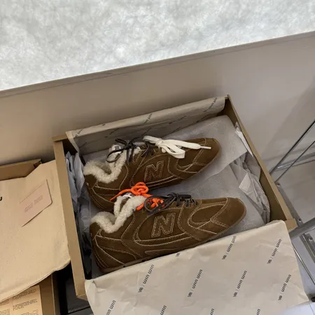 ミュウミュウ スニーカー