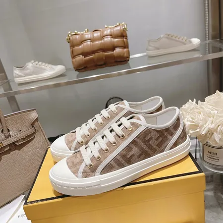 フェンディ カジュアルシューズ