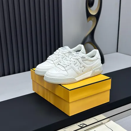 フェンディ カジュアルシューズ