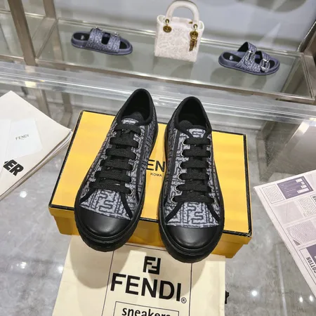 フェンディ カジュアルシューズ