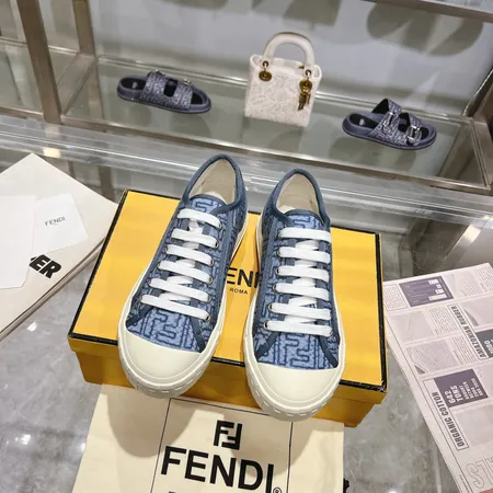 フェンディ カジュアルシューズ