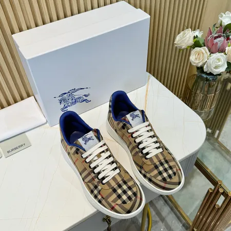 バーバリー ス カジュアルシューズ