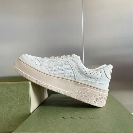 グッチ カジュアルシューズ