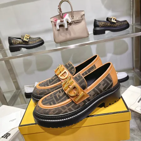 フェンディ カジュアルシューズ