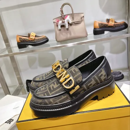 フェンディ カジュアルシューズ