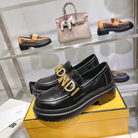 フェンディ カジュアルシューズ