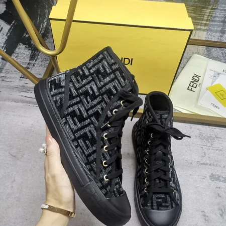 フェンディ カジュアルシューズ