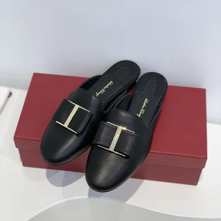 フェラガモ スリッパ