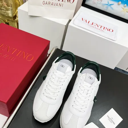 ヴァレンティノ スニーカー
