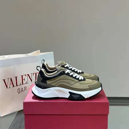 ヴァレンティノ スニーカー