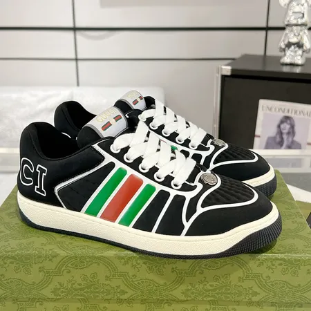 グッチ カジュアルシューズ