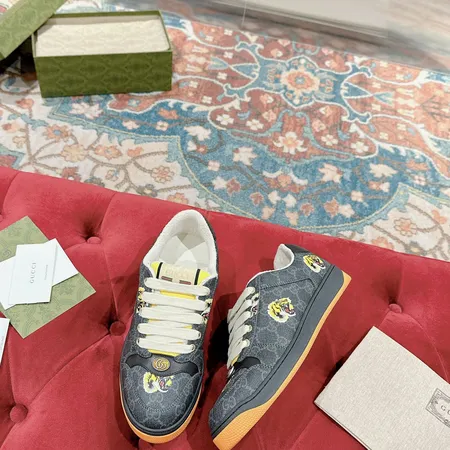 グッチ カジュアルシューズ