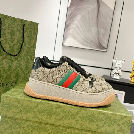 グッチ カジュアルシューズ