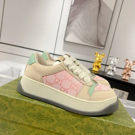 グッチ カジュアルシューズ