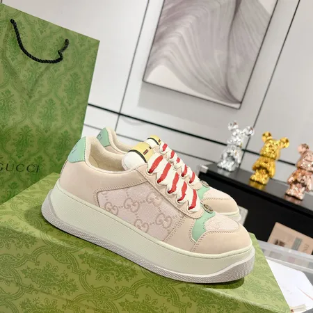 グッチ カジュアルシューズ