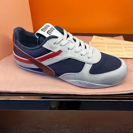 ミュウミュウ カジュアルシューズ