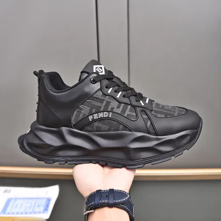 フェンディ カジュアルシューズ