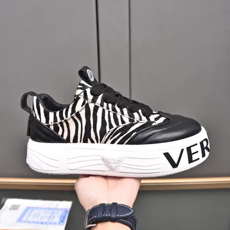 ヴェルサーチ カジュアルシューズ