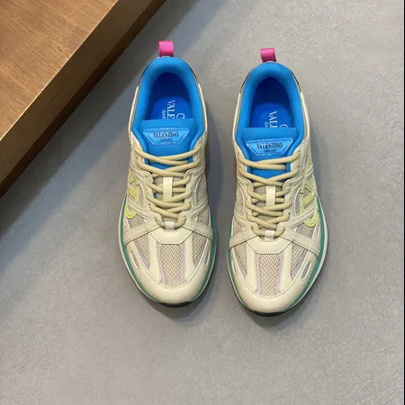 ヴァレンティノ スニーカー