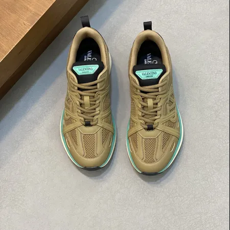 ヴァレンティノ スニーカー