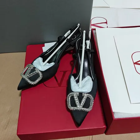 ヴァレンティノ サンダル