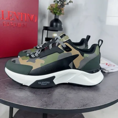ヴァレンティノ スニーカー