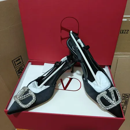 ヴァレンティノ サンダル