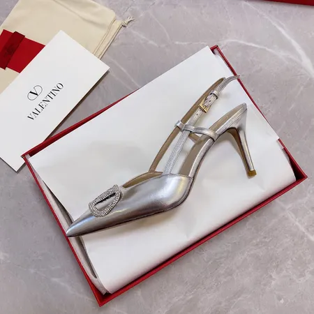 ヴァレンティノ サンダル