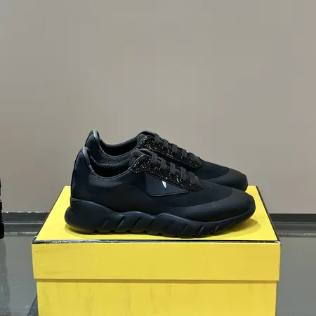 フェンディ スニーカー